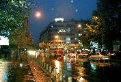 Вечерний город под дождем