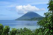 Вулканический остров Манадо-Туа